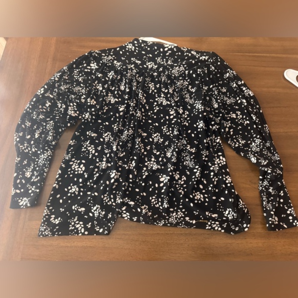 Anne Klein Women's Black and White Floral Top Small